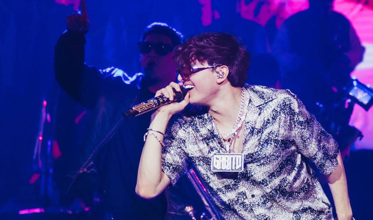 La cantante nunca aclaró que se tratara de un romance, pero eso sirvió para que sus fans empezaran a buscar a ese “indicado”. Se ha dicho que Belinda podría estar con el empresario Gonzalo Hevia Baillères, con quien ha sido vista en repetidas ocasiones.