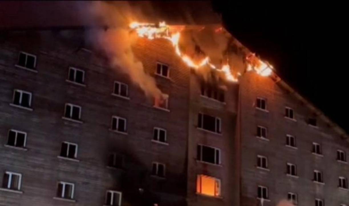 Las llamas pudieron ser apagadas tras unas diez horas de trabajo de los bomberos.