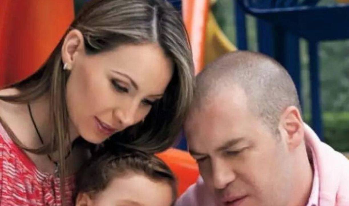 Aunque su estilo de hacer televisión constantemente lo tenía en medio de la polémica, André Marín mantenía su vida personal al margen del ojo público. El comentarista estaba casado con la abogada Paty Arreola. 