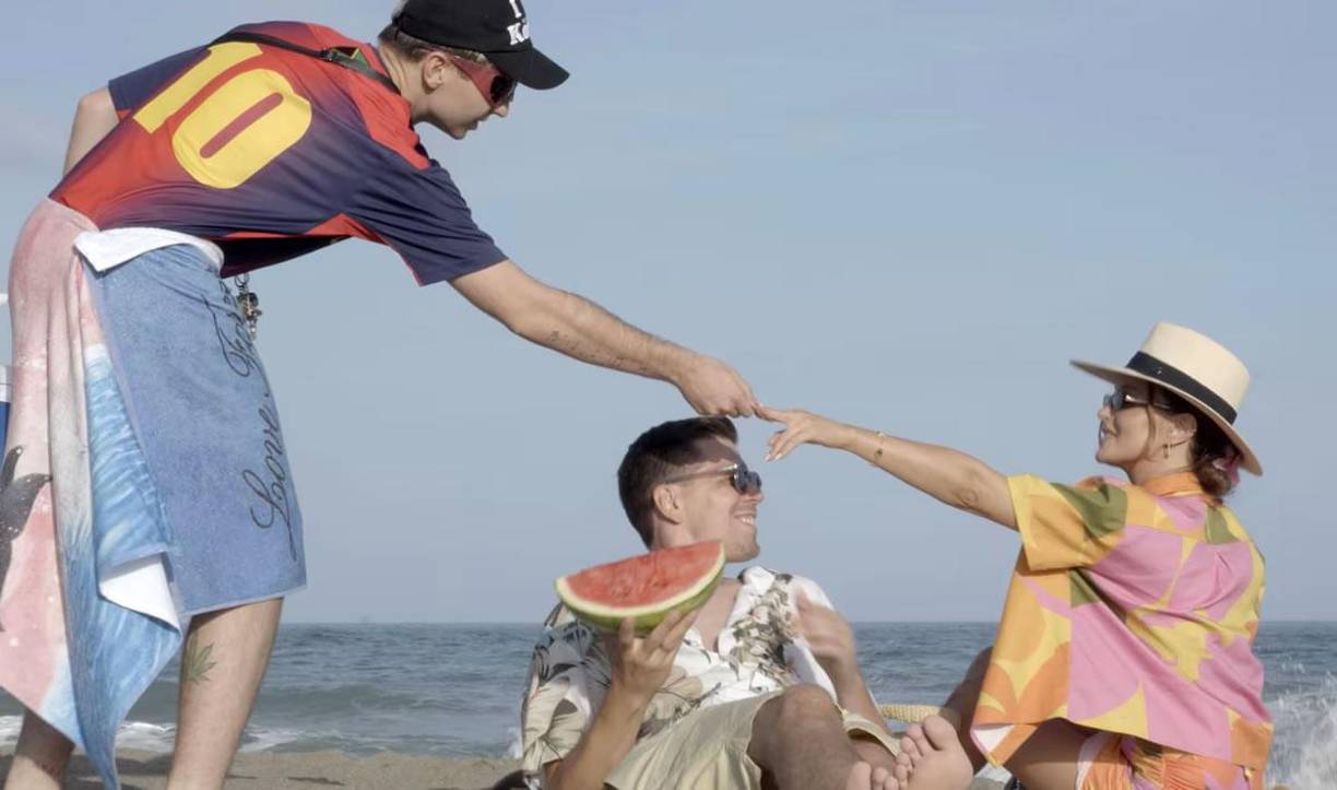 Wojciech Szczesny, que se encuentra de vacaciones en Marbella, ha participado en el rodaje de un videoclip del rapero polaco Michał Matczak, cuyo nombre artístico es Mata y de enorme prestigio en su país natal.