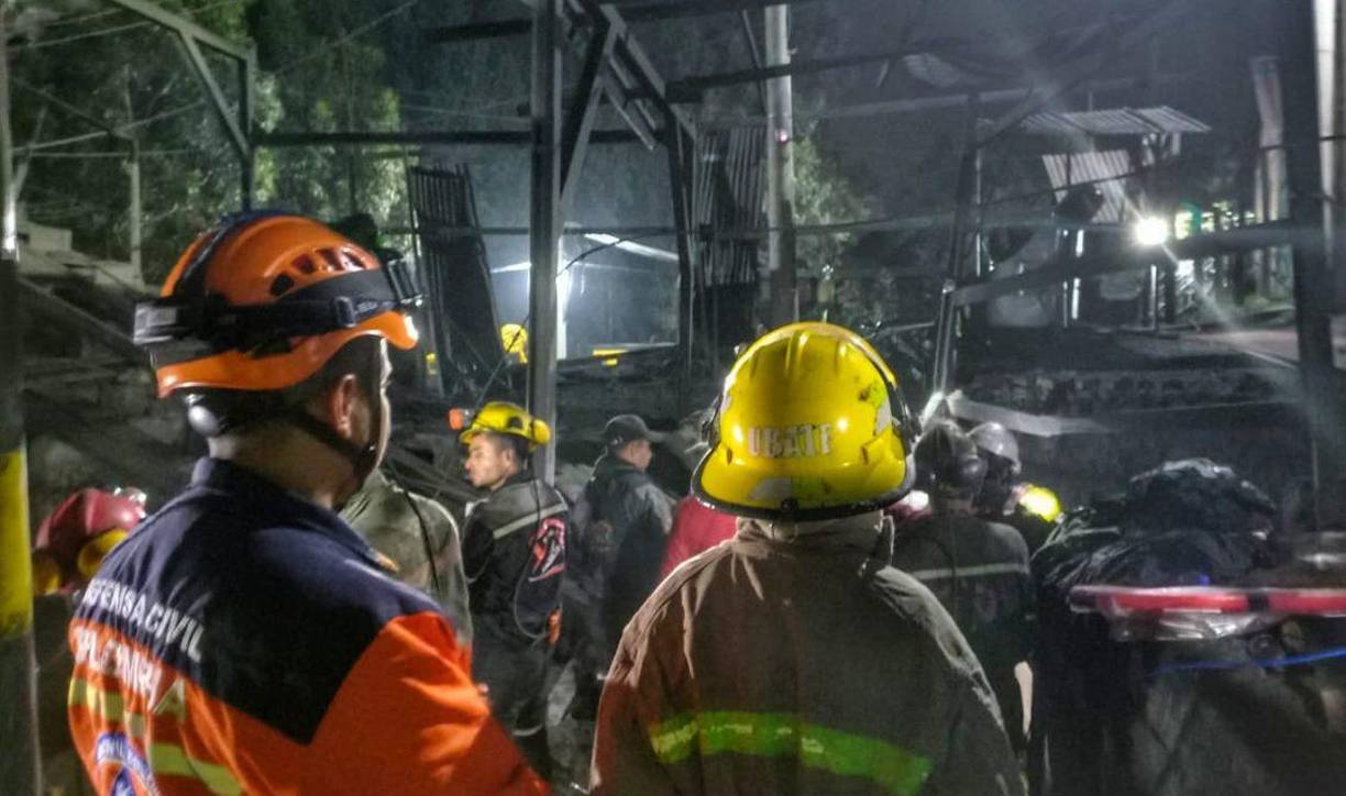 Los mineros atrapados en Sutatausa están a 900 metros de profundidad, lo que dificulta las labores de búsqueda de los más de 100 rescatistas que están trabajando, según el gobernador.