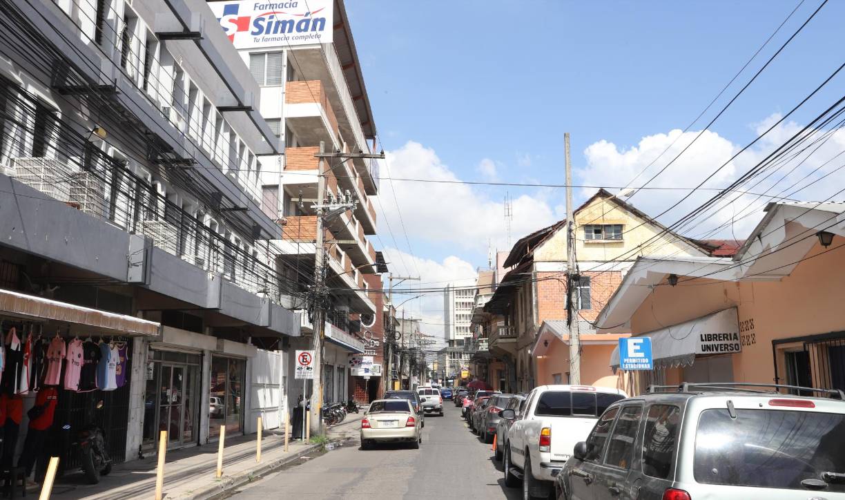 Barrio El Centro antes llamado barrio San Pedro existe desde 1873. En esta zona de la ciudad hay negocios antiguos de operar y que han resistido a través del tiempo.
