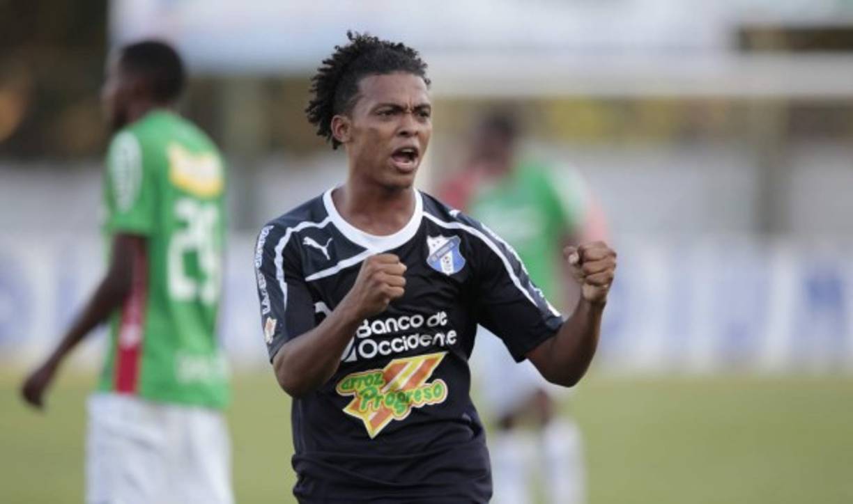 Víctor Moncada fue la figura de los progreseños al marcar un doblete.