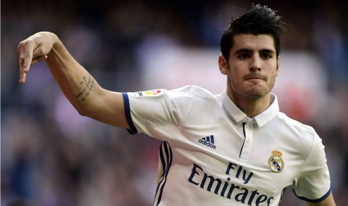 Chelsea y Arsenal renuevan su interés en Álvaro Morata de cara al próximo verano, asegura The Sun. No obstante, según nuestra información, su salida del Real Madrid no está nada clara. Aún quedan cinco meses de temporada, el delantero puede hacerse un sitio en el equipo y convencer a Zidane.
