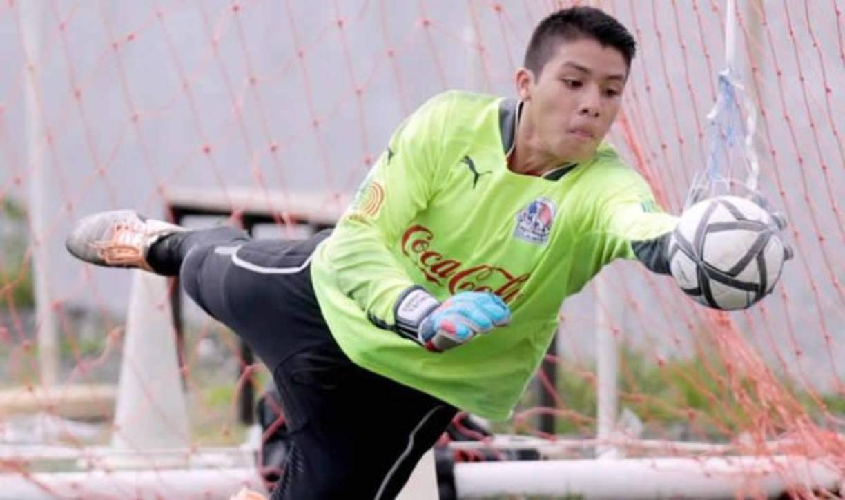 Ariel Valladares es hijo del exportero del Olimpia y de la Selección de Honduras, Noel Valladares. Es portero como su padre y milita en el Olimpia reservas.