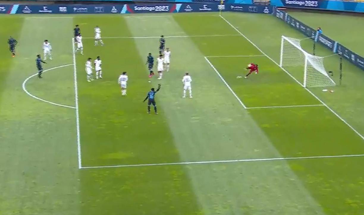 Antony García sacó un derecho desde fuera del área y el balón se incrustó al fondo de las redes. El portero de EUA se lanzó, pero no pudo evitar la anotación. 