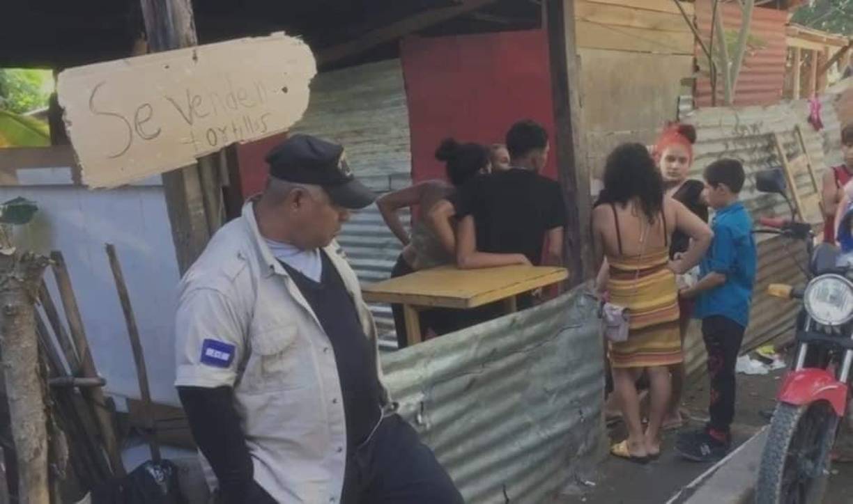 El abuelo de la niña manifestó que “el problema es que la energía ya se había suspendido varias veces, la niña en ese momento agarró el cable y fue cuando lo mordió, sin saber que en ese mismo momento llegaría la descarga. Fue algo tan rápido que no sabemos cómo sucedió, son tragedias que pasan”.