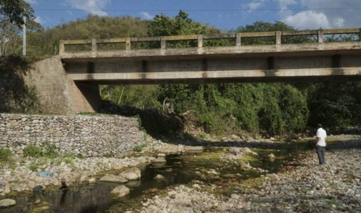 El río Macholoa en Santa Bárbara también se está secando.