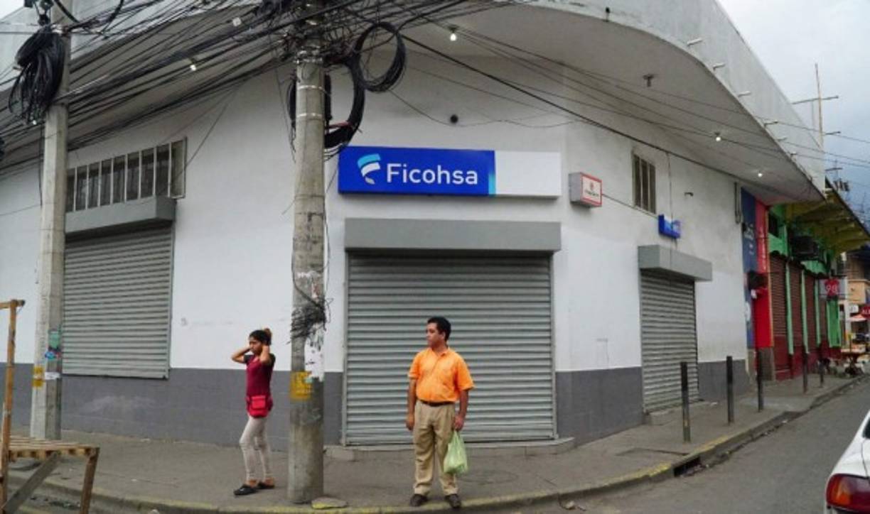 Varios bancos cerraron sus puertas en los puntos más conflictivos por las protestas, sin embargo, abrieron en horario especial en las zonas menos afectadas por los bloqueos.