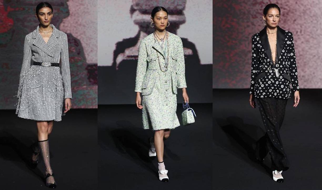 Mientras las imágenes del filme rodeaban la pasarela con unas pantallas gigantes, más de medio centenar de estilismos para la próxima temporada estival revelaron la apuesta de la “maison” francesa por volver a siluetas fluidas y elegantes con el blanco y negro como protagonistas.Tan solo algunos toques de rosa, crema y tonos pasteles destacaron por encima del binomio estrella de la marca, colores que también impuso la creadora de Chanel en sus orígenes.