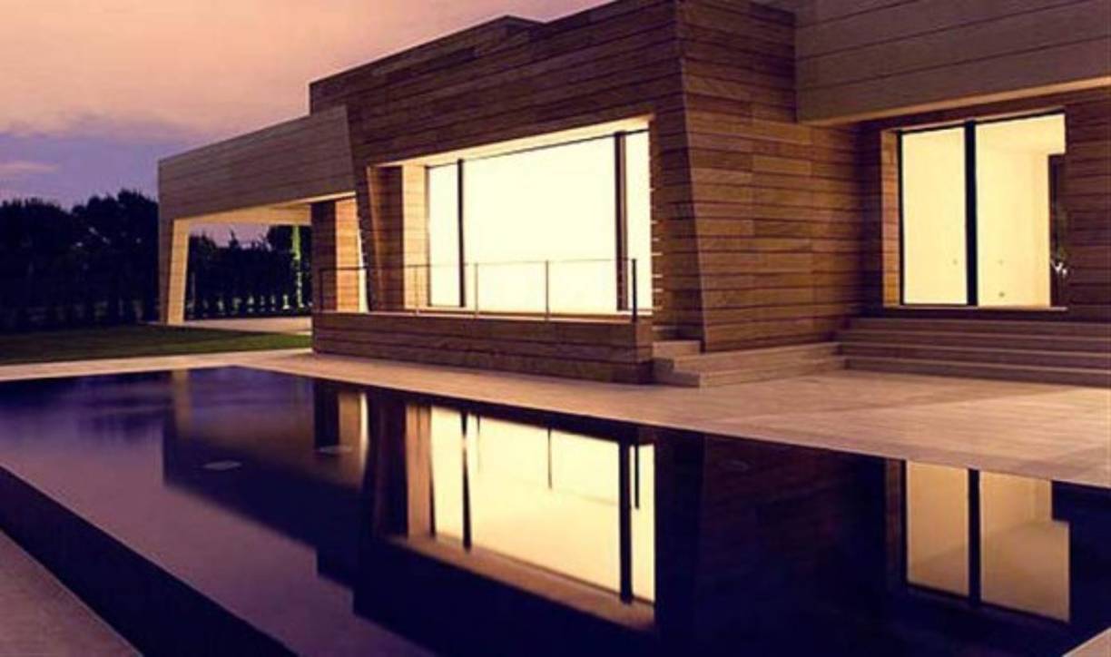 Uno de los detalles más lujosos y sorprendentes con los que cuenta la fantástica casa de Cristiano Ronaldo están el gran Jacuzzi, la piscina, y el criosauna que le ha costado a Cristiano 45.000 euros entre otro tipo de lujos. Foto Instagram.