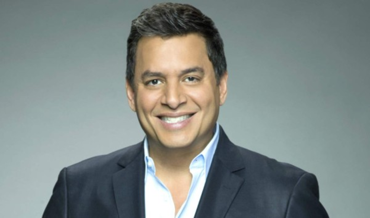 Daniel Sarcos quien saltó a la fama por su programa 'Guerra de sexos', ha tenido una carrera bastante condecorada. Sarcos lideró el show 'Un nuevo día' que se transmite por Telemundo. Lastimosamente tuvo que salir de dicho programa. <br/><br/>Luego de su salida, el venezolano no está involucrado en ningún proyecto importante, actualmente se dedica a ser influencer en redes sociales.