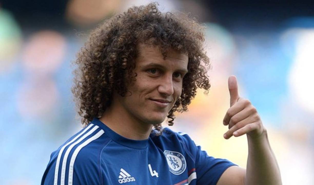 El zaguero David Luiz regresa al Chelsea, procedente del PSG.