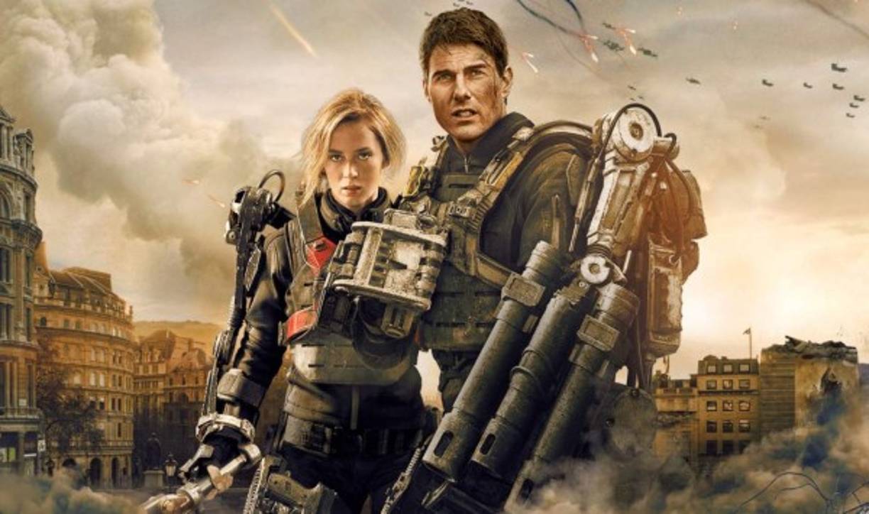 Al Filo del Mañana ( Edge of Tomorrow, 2014)<br/>Director: Doug Liman<br/><br/>Trama: William Cage (Tom Cruise) es un soldado que se ve forzado a repetir el peor día de su vida: una batalla campal entre humanos contra una raza alienígena con poderes para alterar el espacio y el tiempo.<br/>En la cinta Cruise es ayudado por Rita Vrataski (Emily Blunt).