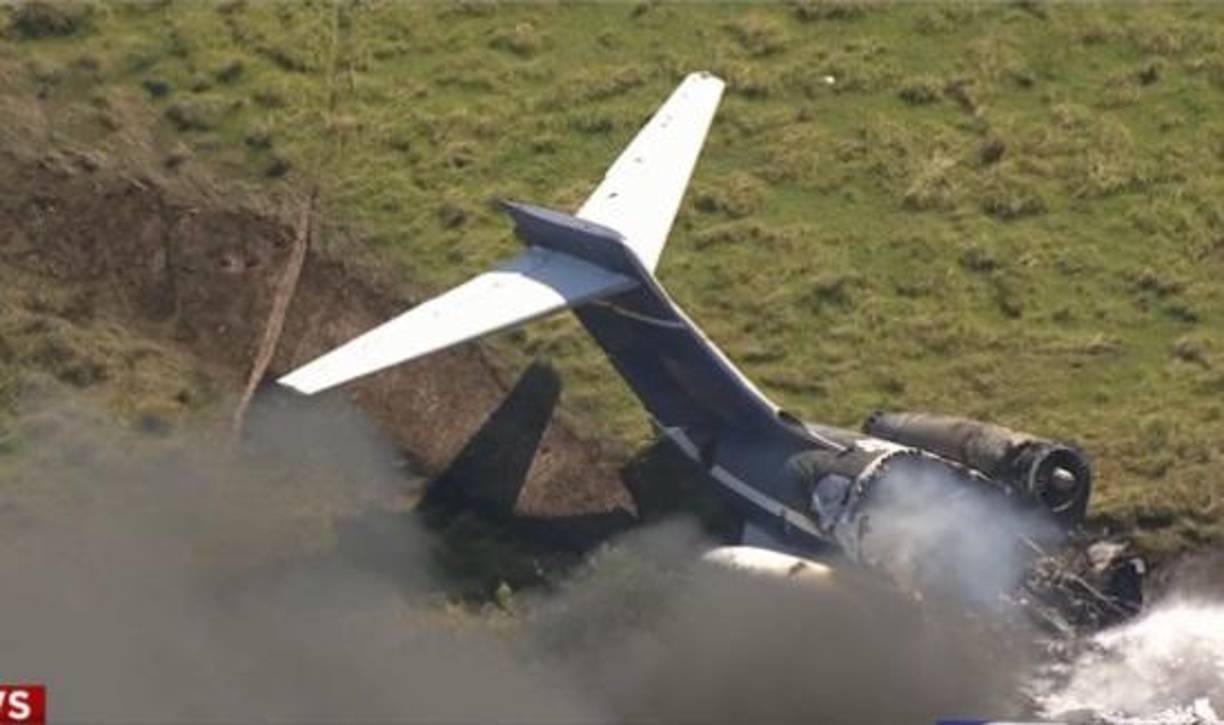 “Todos los pasajeros y la tripulación fueron sacados a salvo con un herido leve”, informó la oficina del sheriff del condado de Waller County