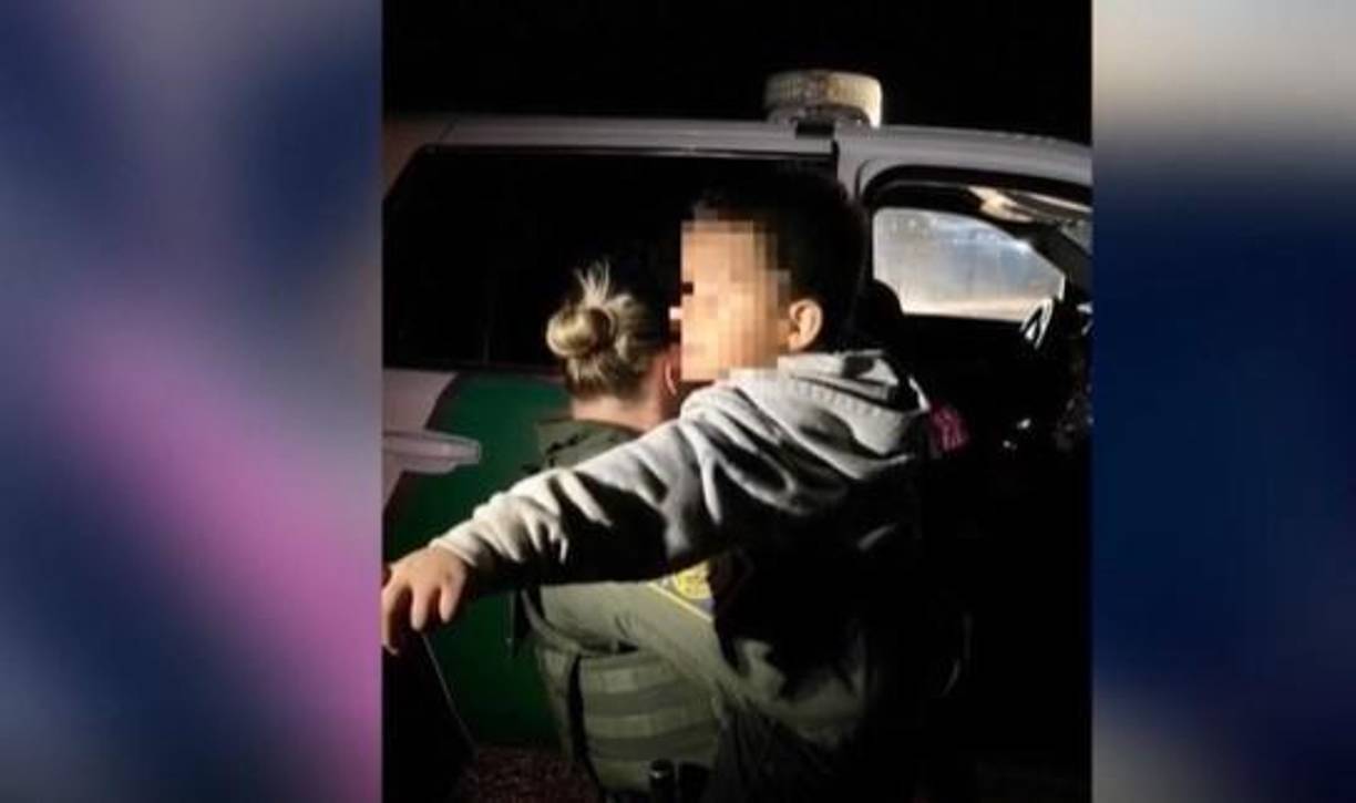 Estos menores se enfrentan a una gran cantidad de peligros al viajar solos. Entre los riesgos latentes está ahogarse al cruzar el Río Grande y ser víctimas de abuso de cualquier tipo por parte de coyotes y otros adultos que pudieran encontrarse a su paso.