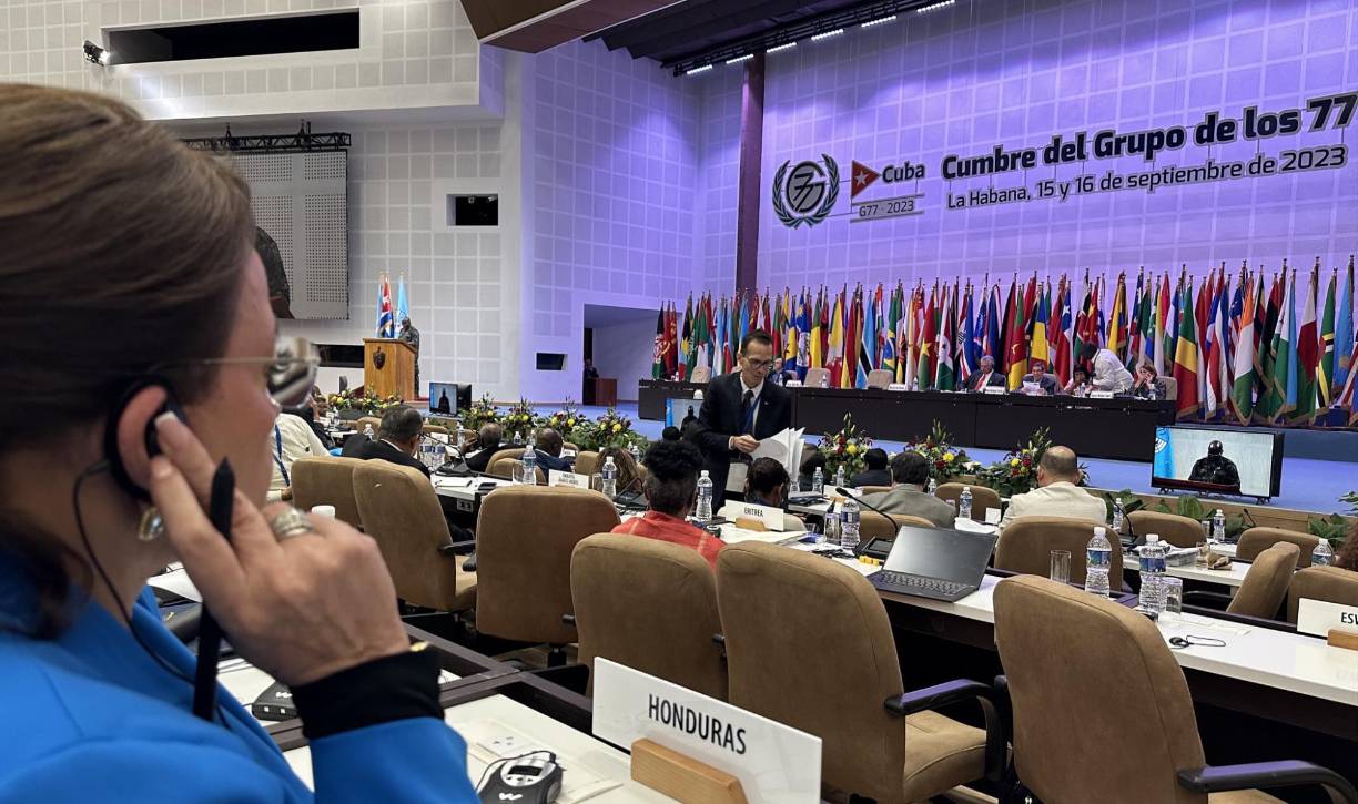 Finalmente, anunció una consulta popular para alcanzar el socialismo democrático en Honduras. 