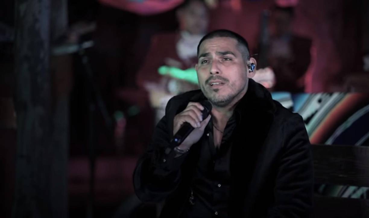 5. A los 26 años, su primer disco “Paz en tu corazón” lo lanzó a la fama; un año después, Espinoza Paz ya estaba componiendo canciones para una gran cantidad de artistas de la música regional mexicana. 