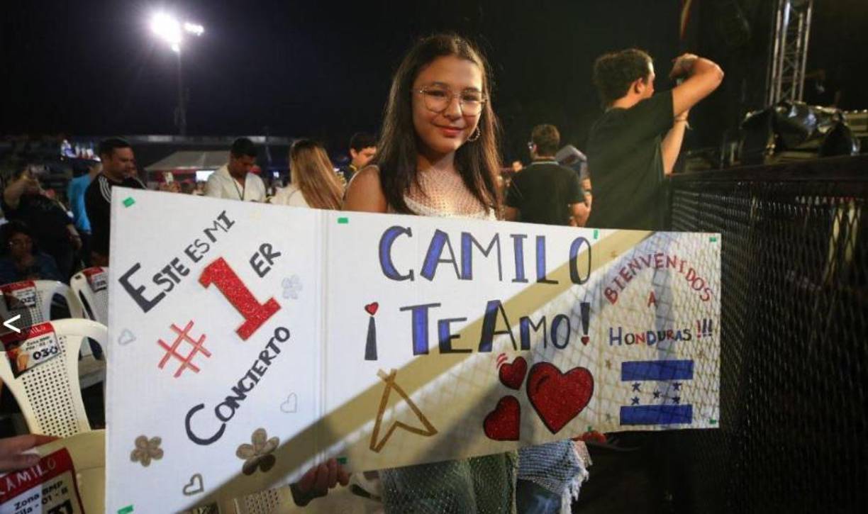 Esta fanática no dudó expresar su amor por Camilo y su música, la cual es de mucha popularidad en América Latina.