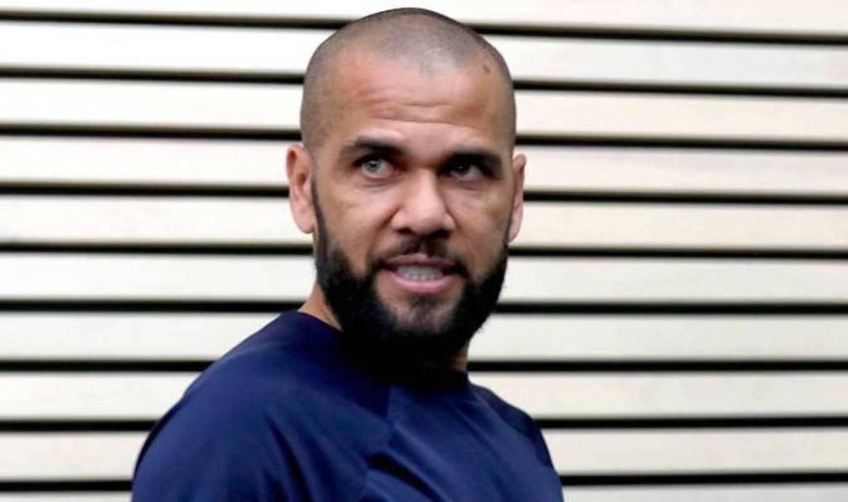 En su última versión, Alves expresó que él había sufrido la violación en el baño de la discoteca Sutton y que había mentido para proteger la identidad de la mujer.