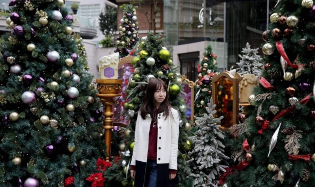 Varios árboles de Navidad en Filipinas.