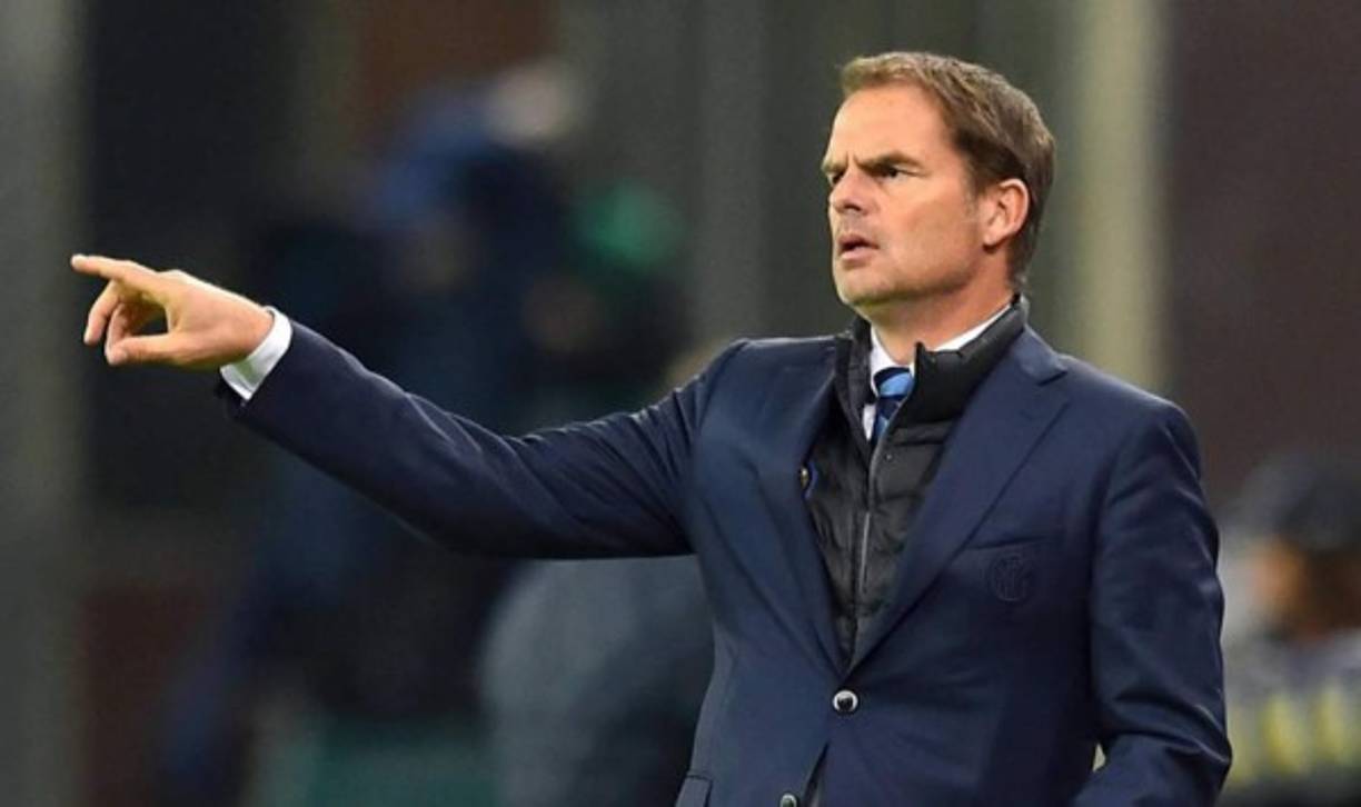 El holandés Frank de Boer aparece en la prensa española como uno de los posibles candidatos a dirigir al Barcelona, pero hace unos días su agente reveló que su representado no estaba entre los candidatos a entrenar al Barça porque Ronald Koeman lideraba esa lista.