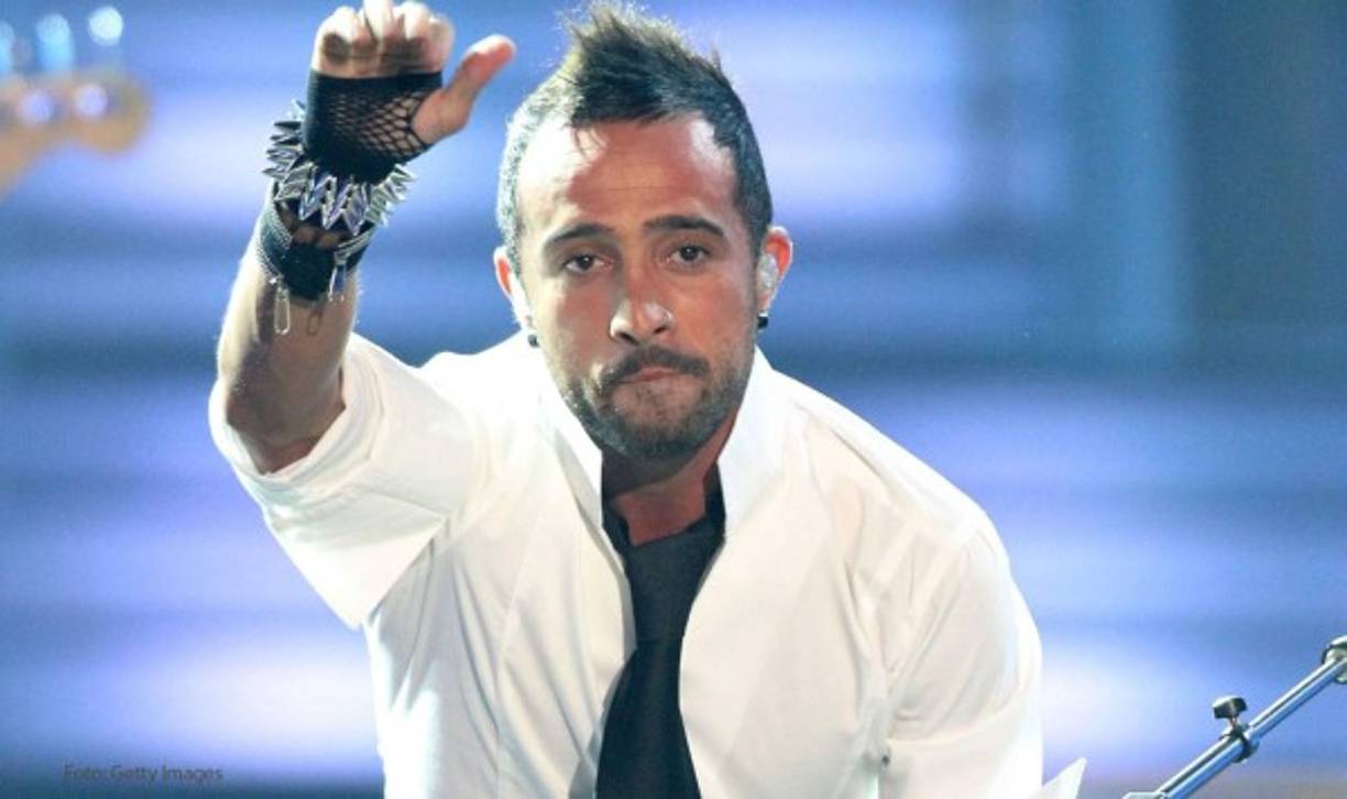 Por otra parte, Mario estudió en la Escuela Nacional de Música (canto, piano, solfeo, contrapunto) y en el 2002 firmó contrato discográfico con Sony Music México, empresa con la que grabó su primer disco como solista titulado «Mexi-Funky-Music».<br/><br/>