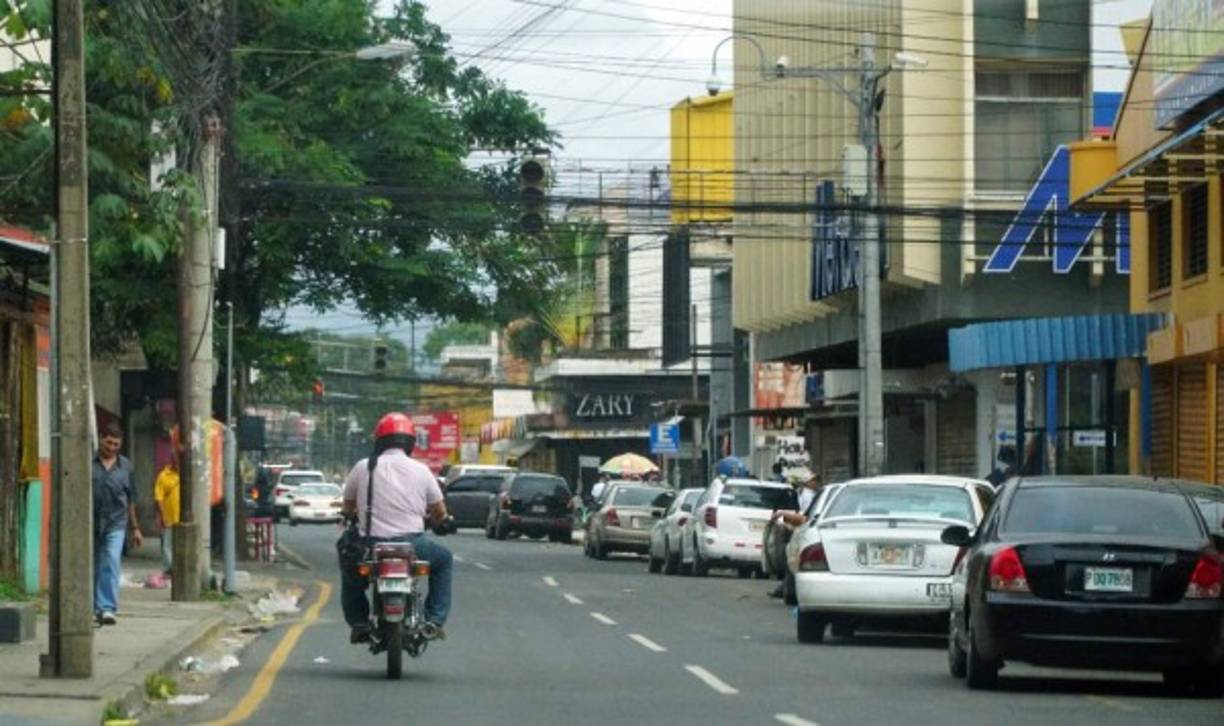 Algunas vías lucen más concurridas tras el desalojo de los manifestantes por parte de las Fuerzas de Seguridad.