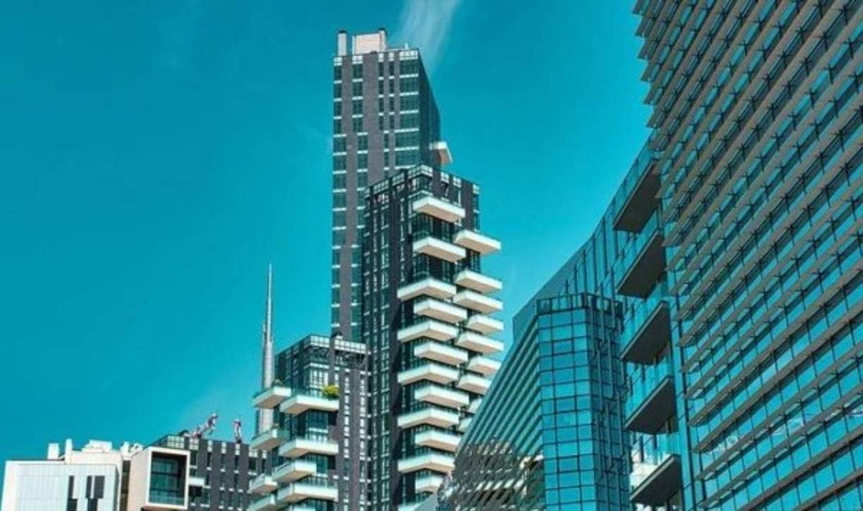 La espectacular torre en donde Messi compró un departamento tiene 137 metros de alto, 37 pisos y 4 sótanos.