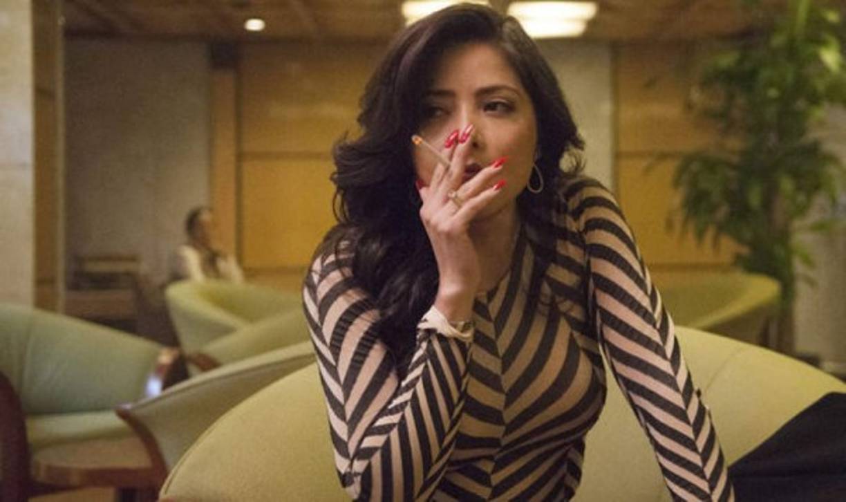 La actriz Teresa Ruiz interpreta a Isabella Bautista, un personaje ficticio derivado de Sandra Ávila Beltrán. Se trata de la novia de Miguel Ángel Félix Gallardo. Ávila Beltrán es conocida como 'La reina del pacífico'.