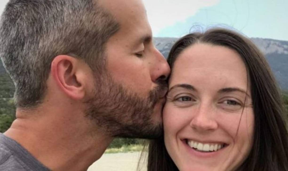 Kessinger, que se graduó de la Universidad Estatal de Colorado con una Licenciatura en Ciencias en 2013, estaba ilusionada con casarse con Watts una vez que este finalizara su supuesto divorcio. Según la investigación policial, entre sus búsquedas en Google se encontraban varios vestidos de novia.