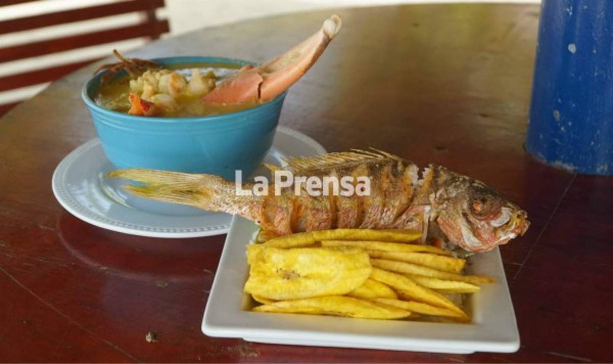 El pescado frito con tajadas y las sopas marineras son los platos fuertes de Trujillo.