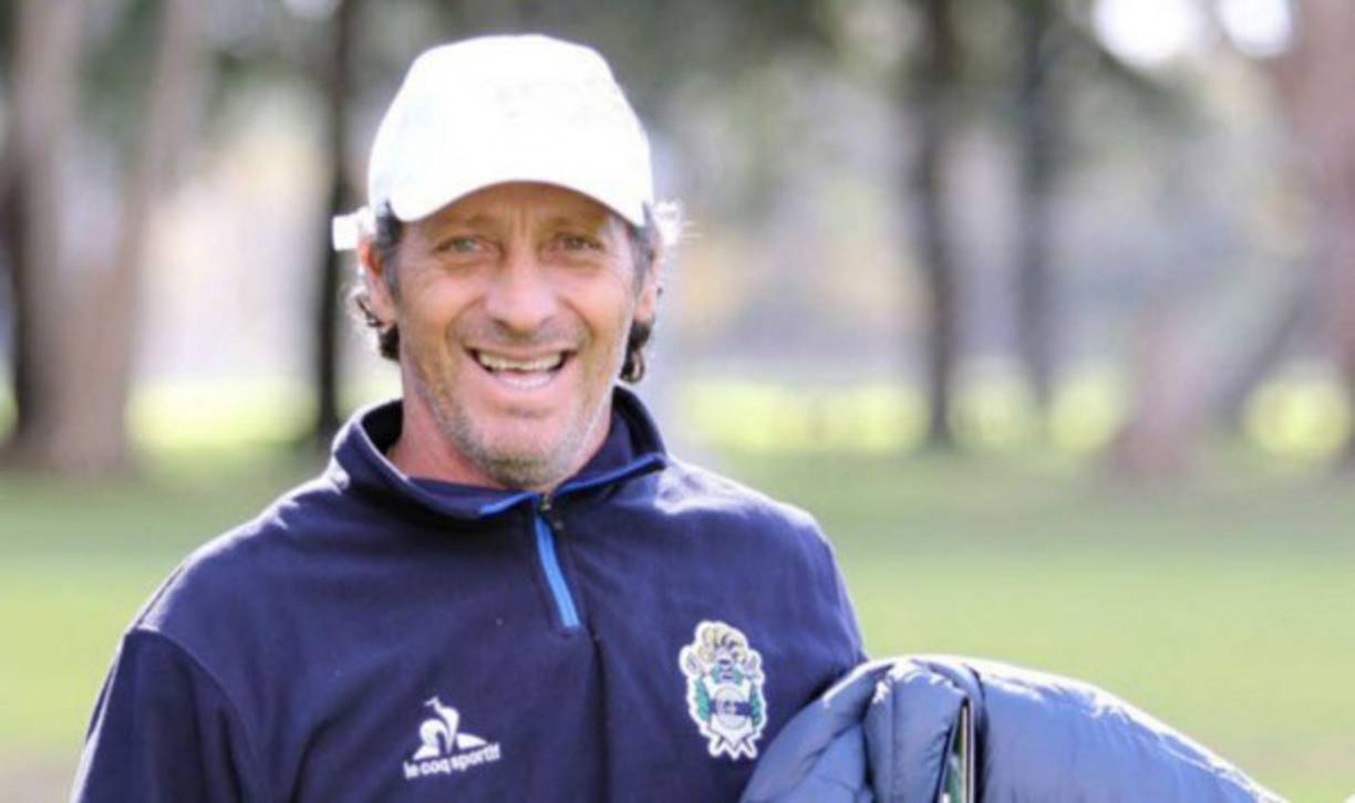 Pedro Troglio habló en el programa Podemos Hablar en Argentina y confesó que estuvo '16 segundos muerto' por culpa de una peritonitis, justo en la época en que hacía sus primeros pasos como futbolista profesional y defendía los colores de River bajo la conducción de Héctor Veira<br/>