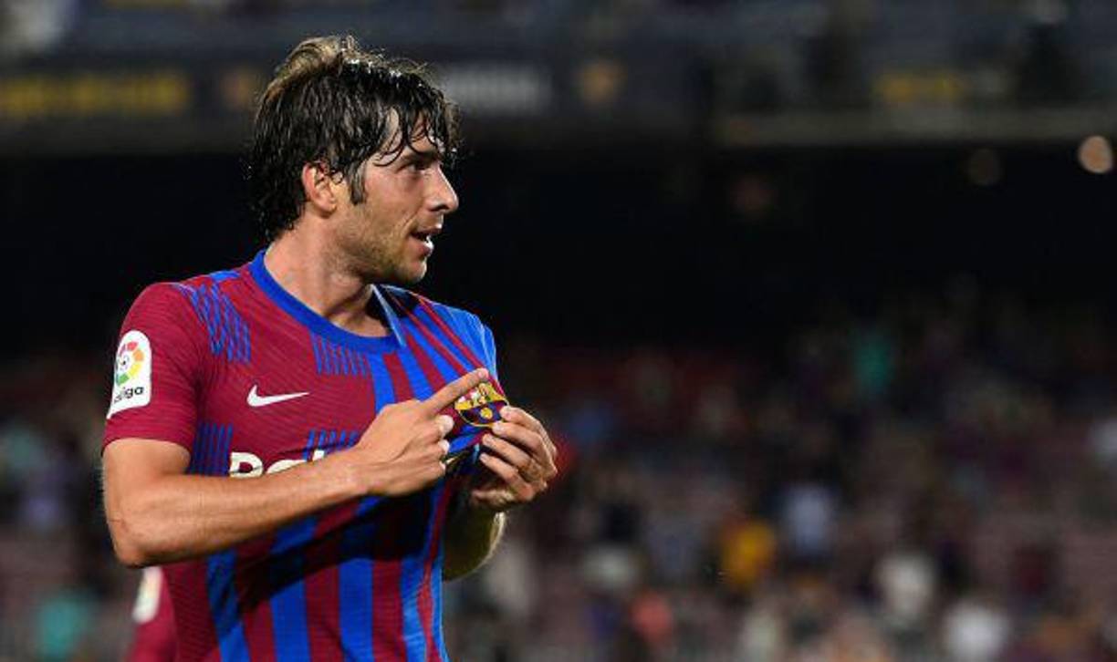 El lateral Sergi Roberto ha aceptado la renovación por una temporada más ofrecida por el FC Barcelona, aunque con una sustancial rebaja salarial, según informaron a EFE fuentes del club azulgrana.