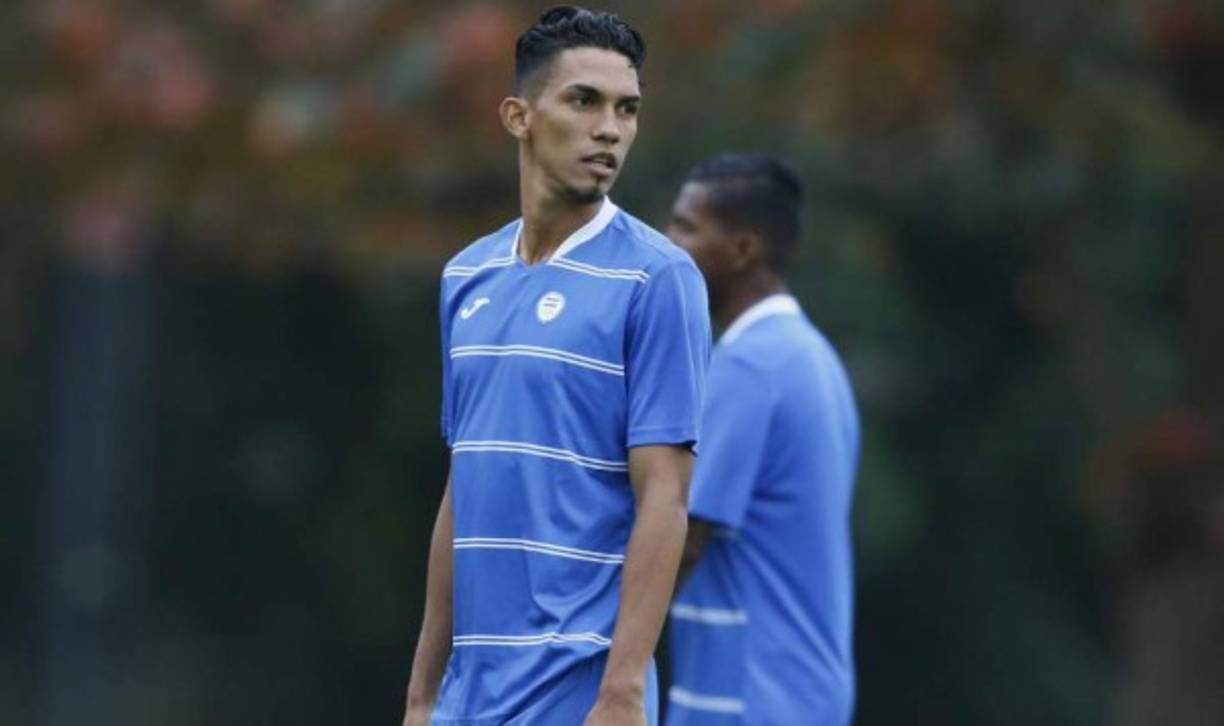 La Selección Nacional de Honduras realiza su último entrenamiento previo al debut de este jueves en los Juegos Olímpicos frente a Argelia. El equipo comandado por Jorge Luis Pinto ha trabajado nuevamente en la sede del club Flamengo.﻿ En un clima delicioso, unos 23 grados y una ligera lluvia, el equipo nacional trabajó con tranquilidad y enfocado solo en pulir el planteamiento táctico que presentarán con los argelinos. Pinto sigue armando su 11 inicial, aunque ya lo tiene definido casi en un cien por ciento, en el entrenamiento de esta mañana ha ensayado algunos movimientos en sus piezas.