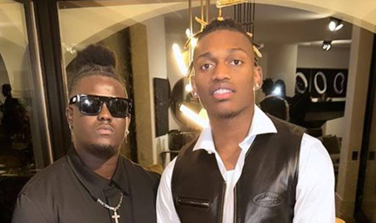 Rafael Leao: Delantero portugués del AC Milan junto a un amigo.