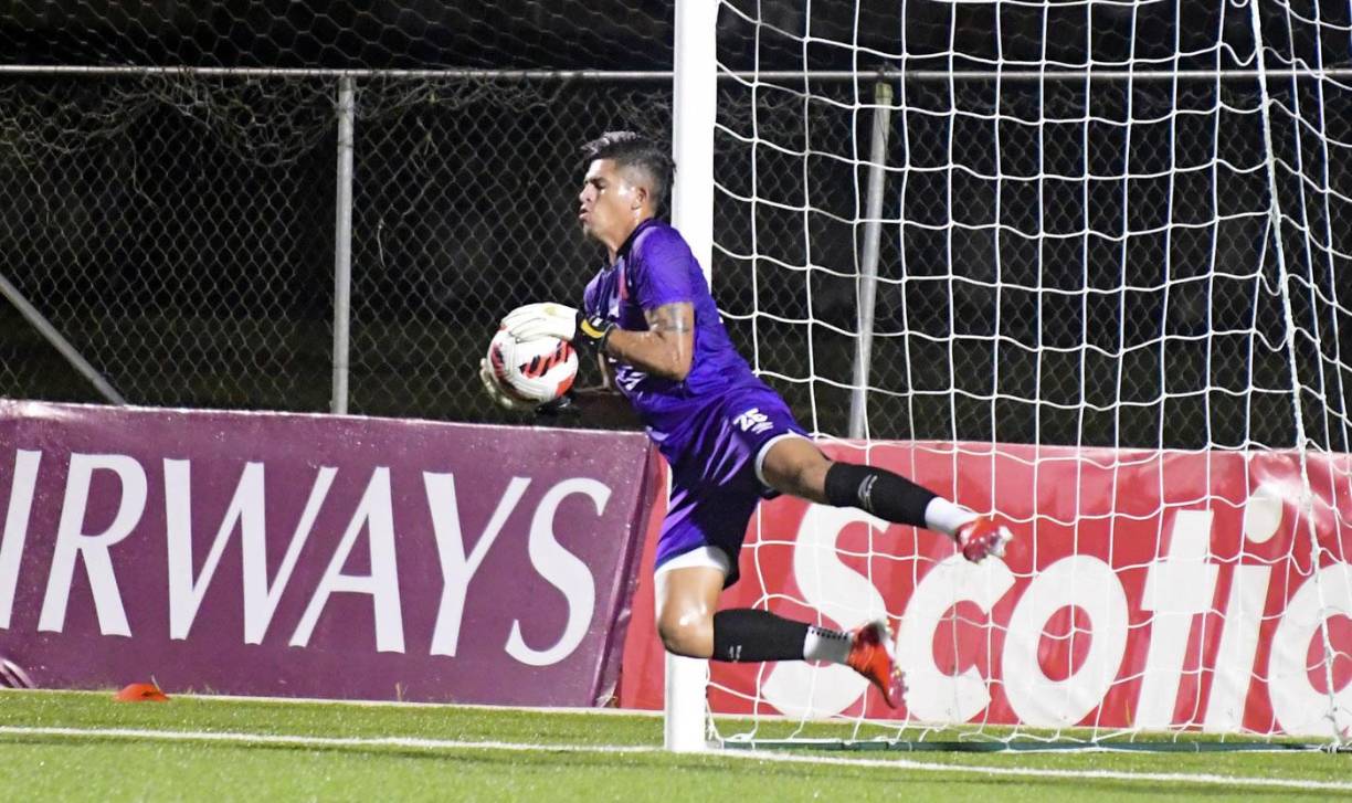 Mario González - El portero salvadoreño fue figura con cuatro tapadones para el triunfo del Alianza (0-2) como visitante frente a Verdes de Belice.