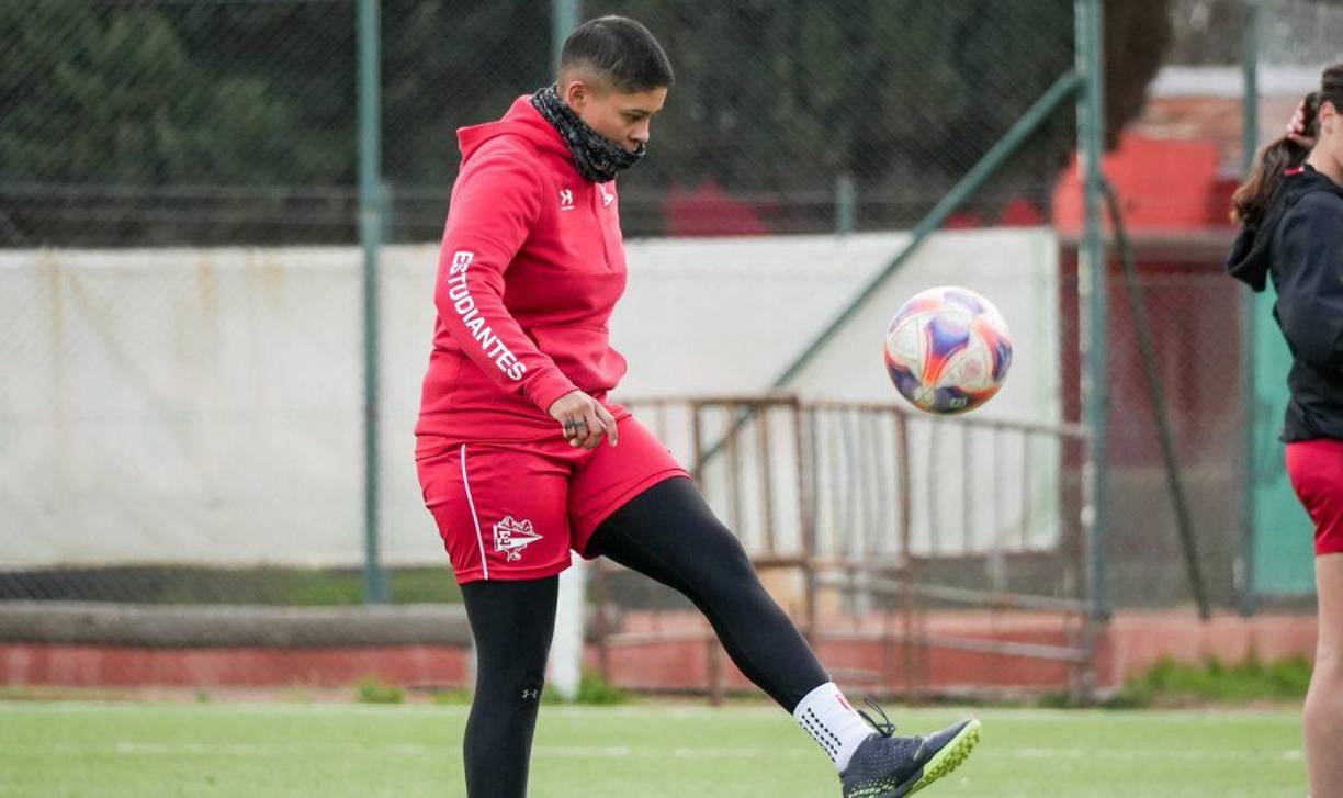 “Llegaron un poco tarde con la noticia”, expresó Agustina en Instagram, donde además de compartir varias fotos de la pareja mostró a qué se dedica.