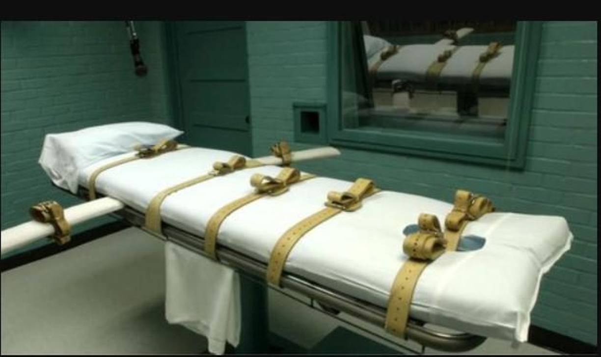 Zack se despertó a las 5:30 a. m. y luego se reunió con un asesor espiritual y su esposa, dijeron funcionarios de la prisión. Rechazó su última comida.