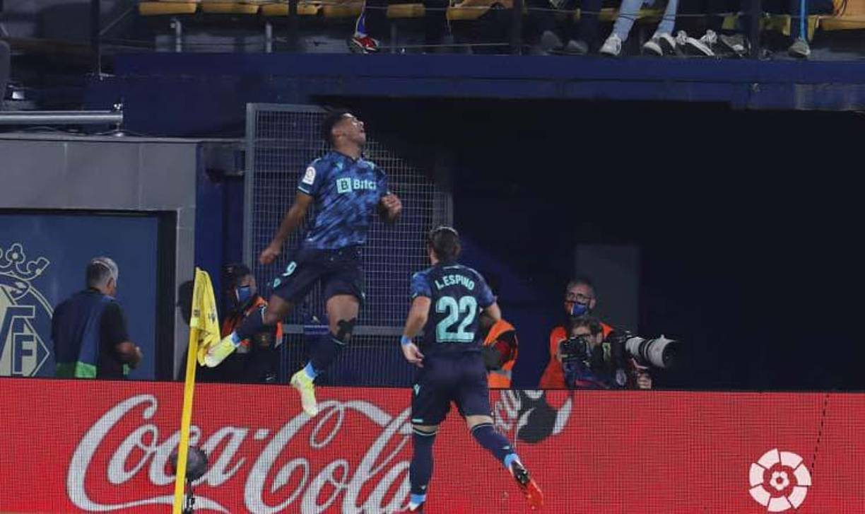 Cuando expiraba la primera parte, apareció nuevamente Choco Lozano para marcar su doblete a los 45 minutos. Fali cobró un tiro libre y el catracho durmió la pelota con el muslo y nuevamente de zurda se encargó de anotar.