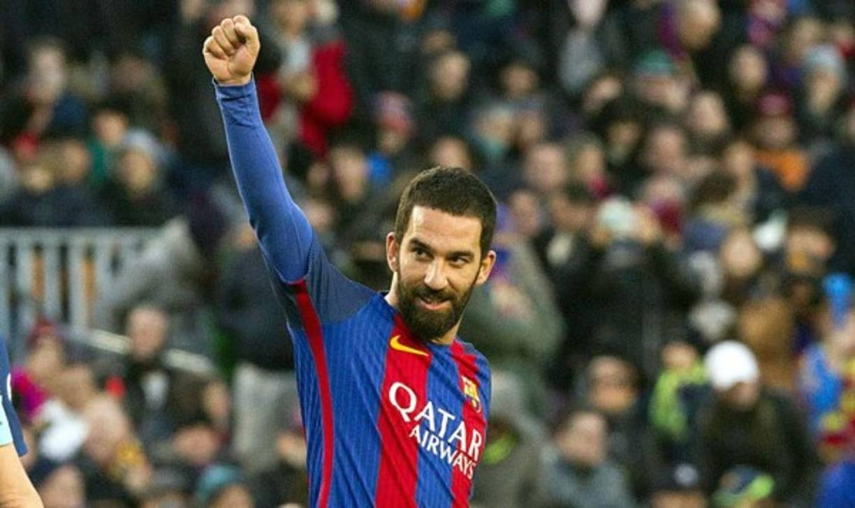 Según 'Esports Cope', el futbolista turco del FC Barcelona, Arda Turan, estaría valorando dos ofertas de la Superliga china, que ya ha tentado en más de una ocasión al ex del Atlético.