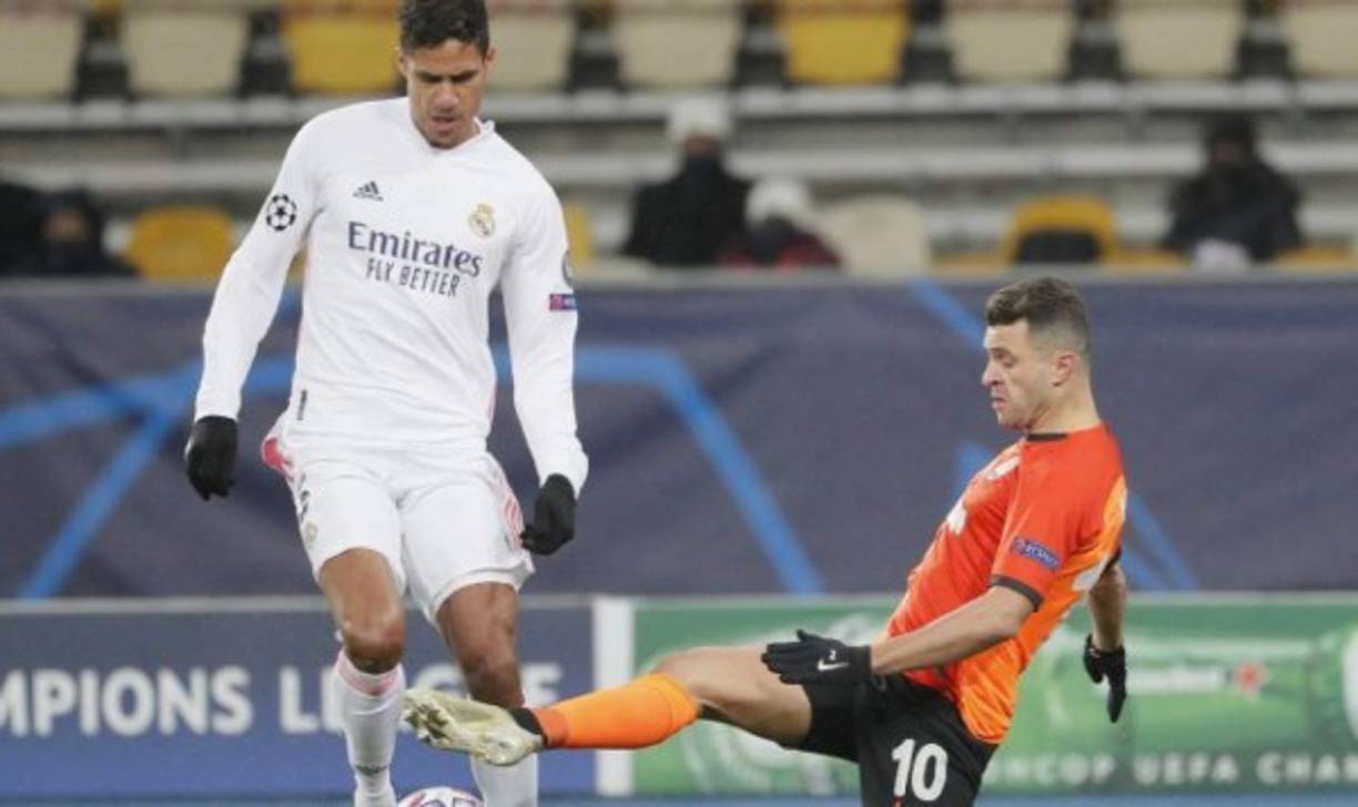 Raphaël Varane: No es uno de los señalados, pero el Diario Marca señala que el zaguero podría ser vendido ya que el zaguero no renueva y los blancos temen que se vaya gratis.