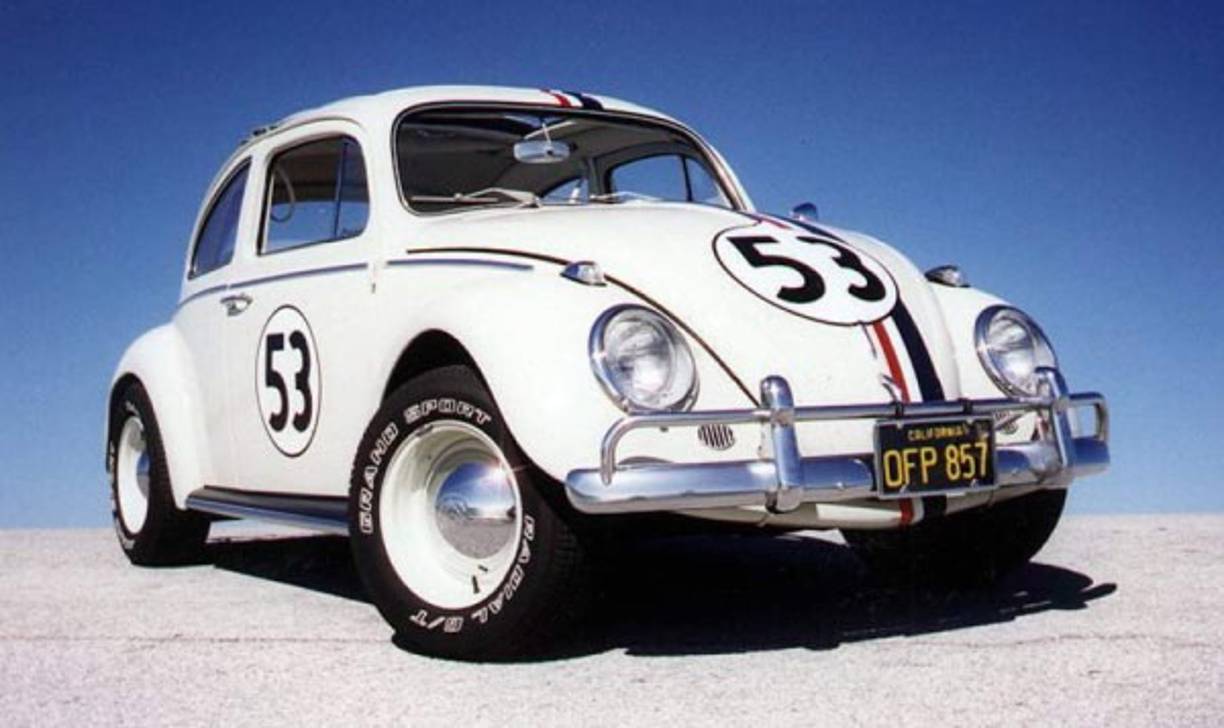 Este conteo no estaría completo sin incluir el auto más humorístico del cine. Estamos hablando de Herbie, que en algunos países de habla hispana se recuerda como 'Cupido Motorizado', un Volkswagen Beetle de 1963.