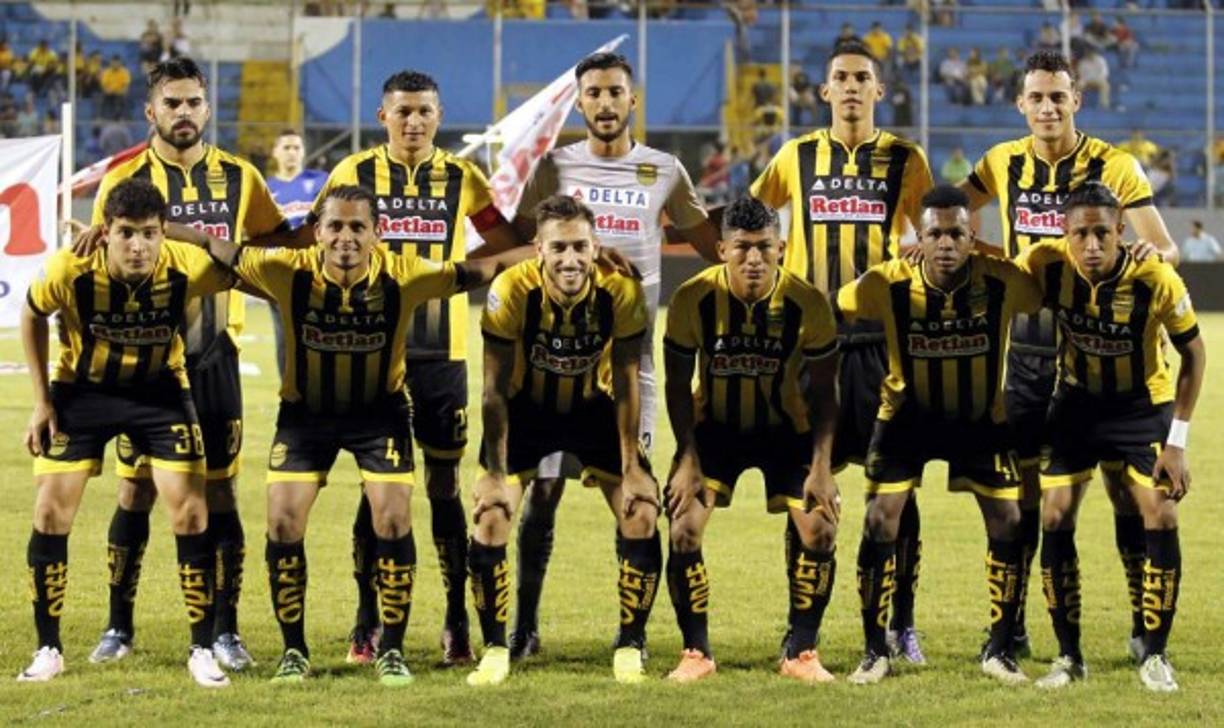 El Real España sigue en busca de un defensa central para cubrir el puesto que dejó el hondureño Osman Chávez.