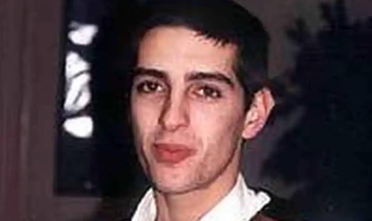 El 7 de marzo de 2003, el asesino volvió a atacar. Esta vez, sus víctimas fueron Eduardo Salas y Anahid Castillo, una pareja de ecuatorianos. Aunque intentó matarlos, el arma se trabó, y ambos sobrevivieron, aunque Salas quedó gravemente herido. En la escena del crimen, el asesino dejó el dos de copas.