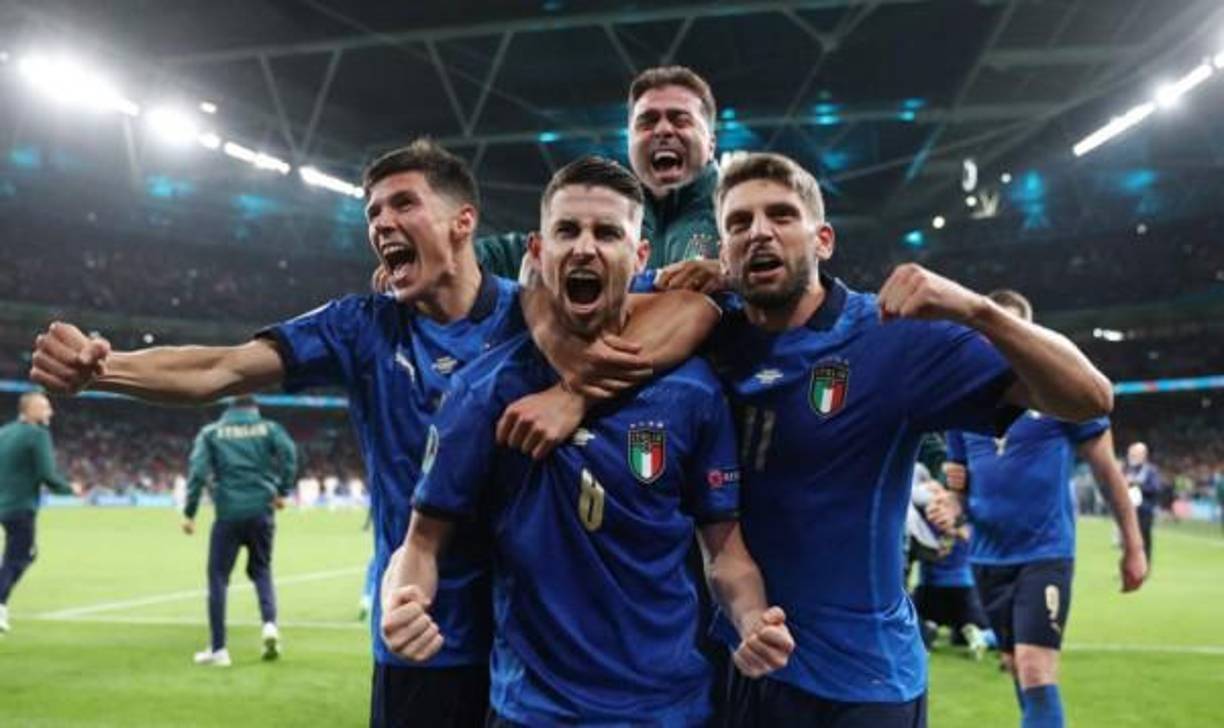 11. Italia posee siete conquistas en total: cuatro Mundiales, dos Eurocopas y una medalla de Oro en los Juegos Olímpicos (mayores).
