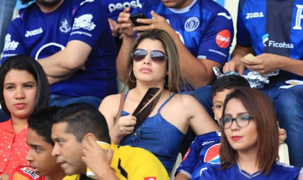 Ella lució bien concentrada durante el Motagua vs Real España.