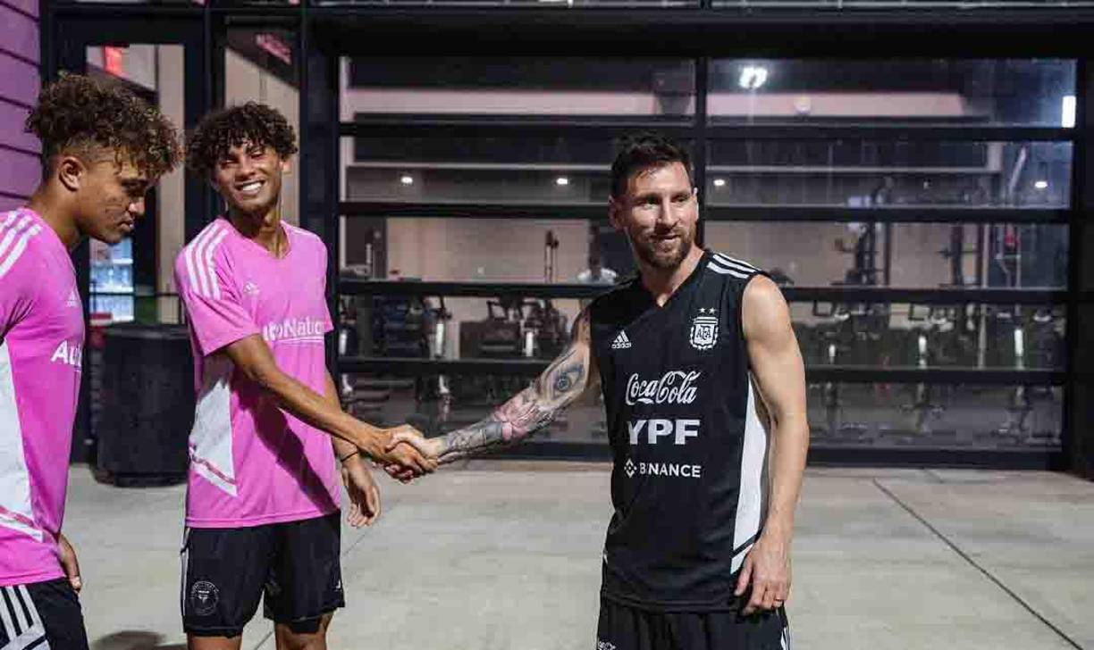 El pasado sábado el hondureño David Ruiz sorprendió al debutar de forma oficial en la MLS de Estados Unidos. A continuación de informamos la historia del catracho; jugó contra Messi y el resto de campeones del mundo.