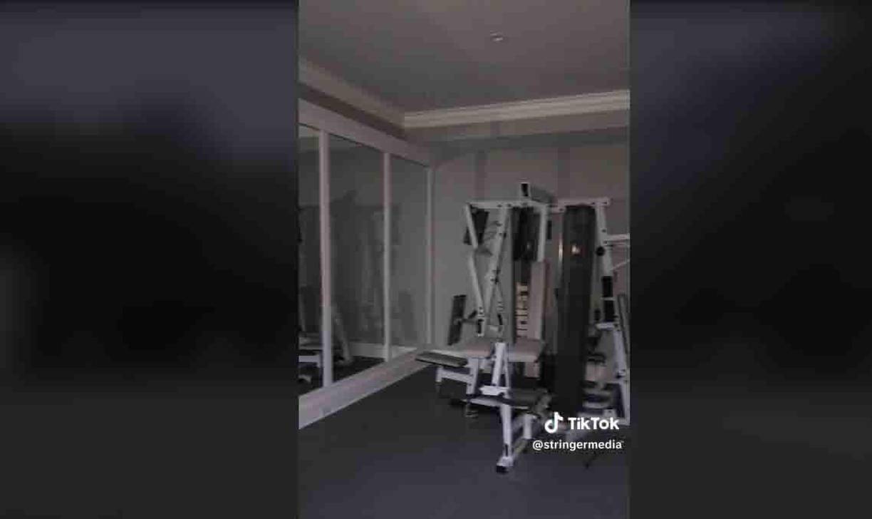 El individuo que ingresó a la mansión de Michael Jordan grabó el interior mediante su cuenta de Tik Tok.