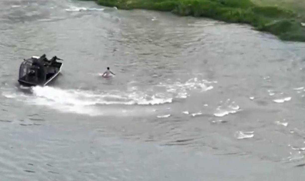 El 16 de julio, un policía del Departamento de Seguridad Pública de Texas y un teniente de la Patrulla de Carreteras de Florida asignado para patrullar la frontera bajo la iniciativa Operación Lone Star del gobernador de Texas Greg Abbott detuvieron a Miguel Ernesto Núñez-Martínez en Eagle Pass, según una declaración jurada de arresto. 